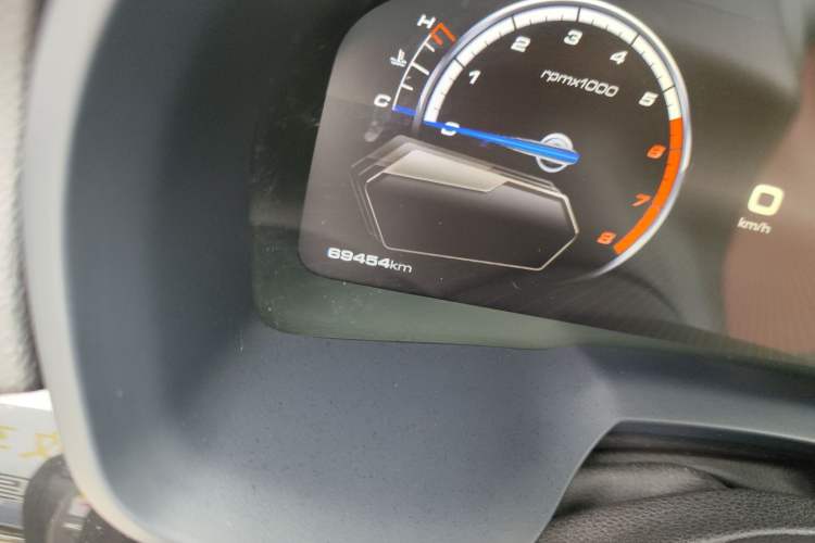 Used Wey VV7 2017 2.0T Flagship Model Odometer Close Up