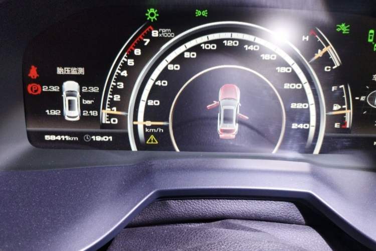 Used Wey VV7 2017 2.0T Flagship Model Odometer Close Up