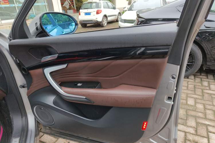 Used Wey VV7 2017 2.0T Flagship Model Right Front Door Interior