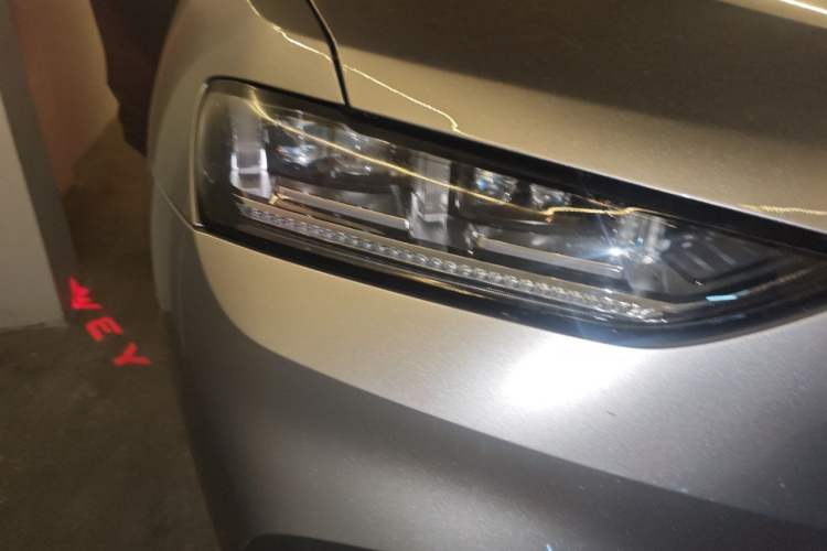 Used Wey VV7 2017 2.0T Flagship Model Right Front Headlight