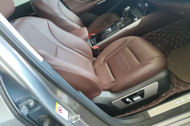 Used Wey VV7 2017 2.0T Flagship Model Right Front Seat