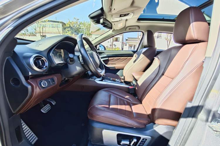 Used Wey VV7 2017 2.0T Flagship Model Right Front Seat