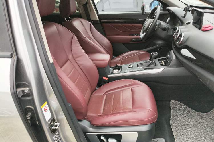 Used Wey VV7 2017 2.0T Flagship Model Right Front Seat