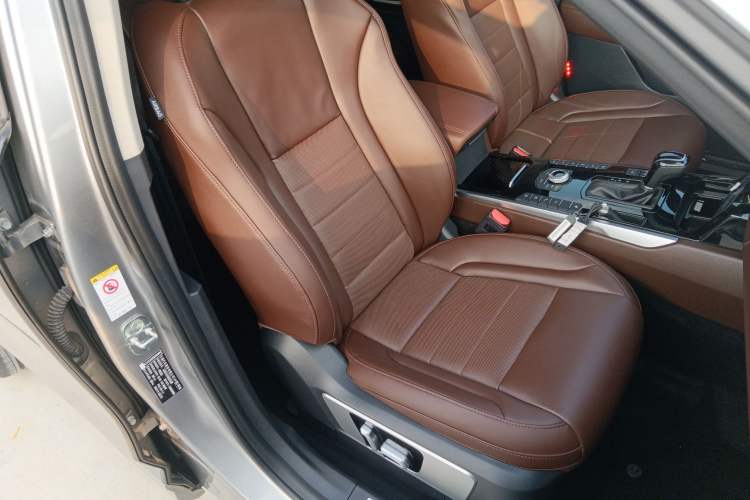 Used Wey VV7 2017 2.0T Flagship Model Right Front Seat