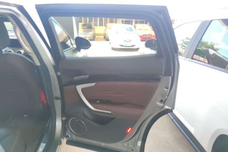 Used Wey VV7 2017 2.0T Flagship Model Right Rear Door Interior