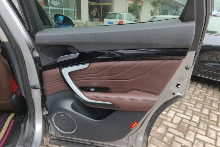 Used Wey VV7 2017 2.0T Flagship Model Right Rear Door Interior