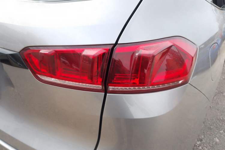 Used Wey VV7 2017 2.0T Ultra-Luxury Version Right Rear Taillight
