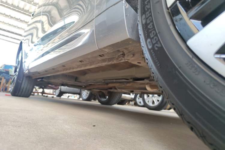 Used Wey VV7 2017 2.0T Flagship Model Right Side Sill