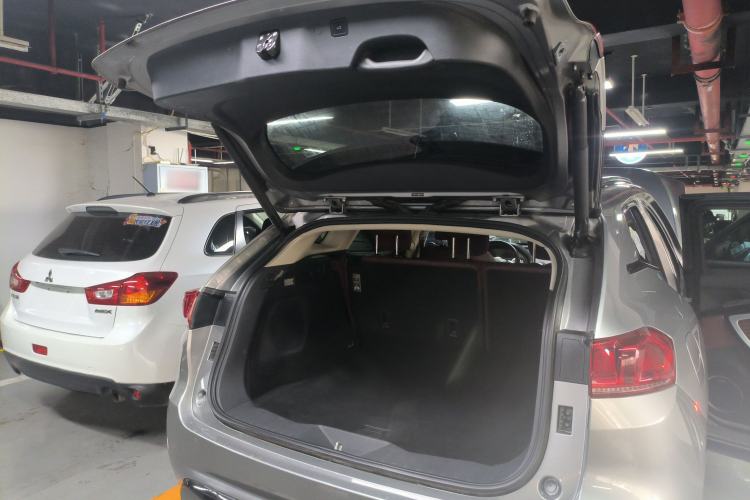 Used Wey VV7 2017 2.0T Flagship Model Trunk