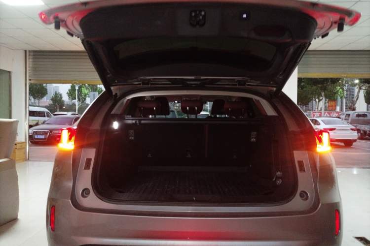 Used Wey VV7 2017 2.0T Flagship Model Trunk