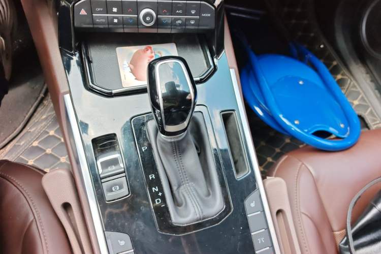 Used Wey VV7 2017 2.0T Flagship Model Gear Lever