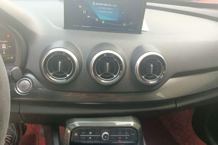 Used Wey VV7 2017 2.0T Ultra-Luxury Version Audio And AC Panel