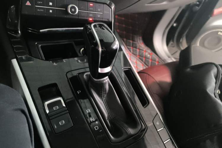 Used Wey VV7 2017 2.0T Flagship Model Gear Lever