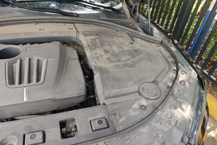 Used Wey VV7 2017 2.0T Ultra-Luxury Version Engine Bay Left