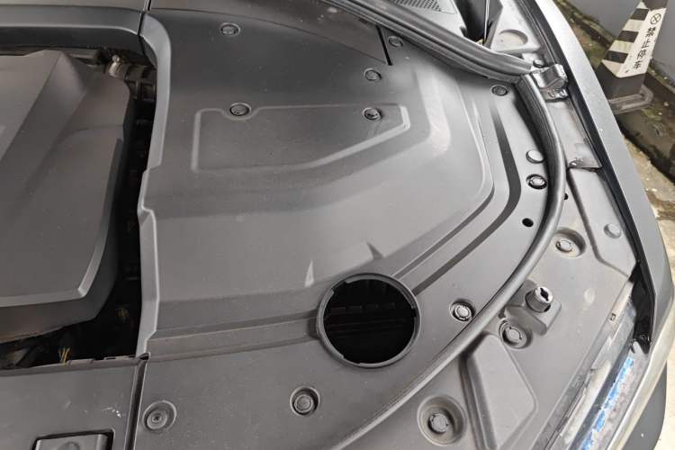 Used Wey VV7 2017 2.0T Flagship Model Engine Bay Left