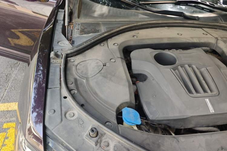 Used Wey VV7 2017 2.0T Ultra-Luxury Version Engine Bay Right