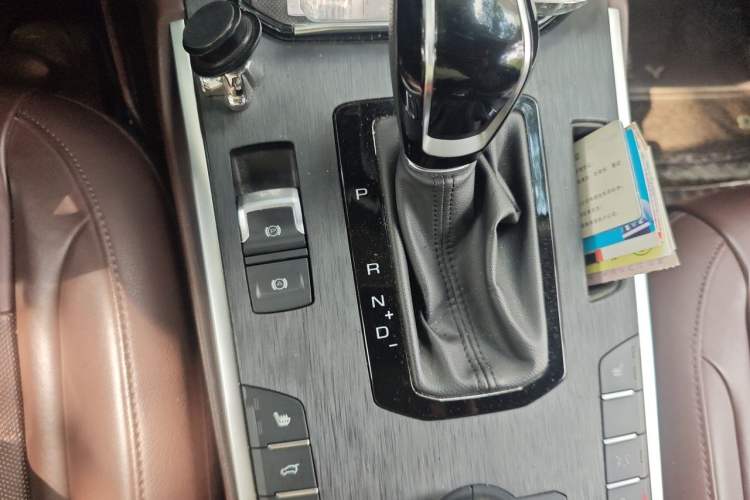 Used Wey VV7 2017 2.0T Ultra-Luxury Version Gear Lever