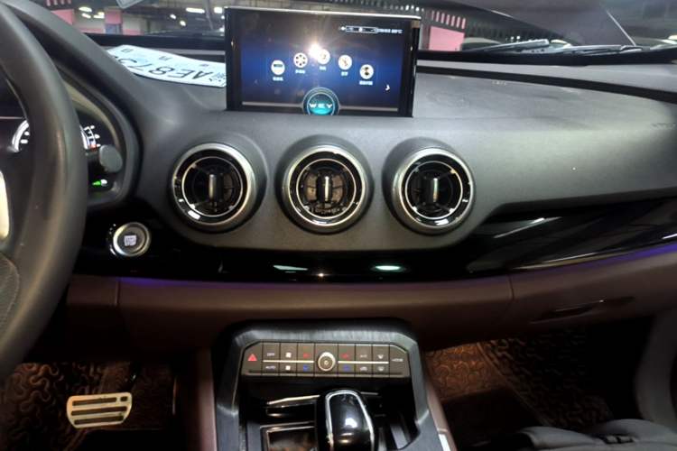 Used Wey VV7 2017 2.0T Flagship Model Audio And AC Panel