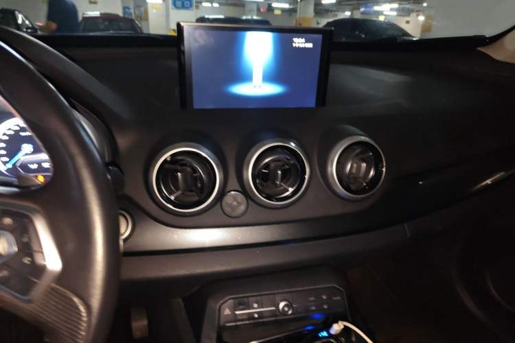 Used Wey VV7 2017 2.0T Ultra-Luxury Version Audio And AC Panel