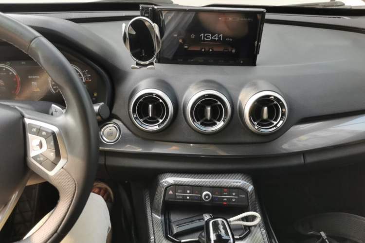Used Wey VV7 2017 2.0T Flagship Model Audio And AC Panel