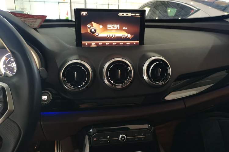 Used Wey VV7 2017 2.0T Flagship Model Audio And AC Panel