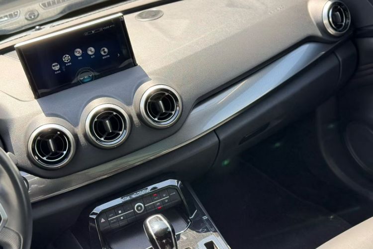 Used Wey VV7 2017 2.0T Ultra-Luxury Version Audio And AC Panel