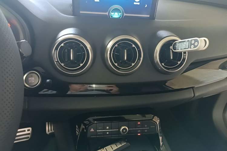 Used Wey VV7 2017 2.0T Flagship Model Audio And AC Panel