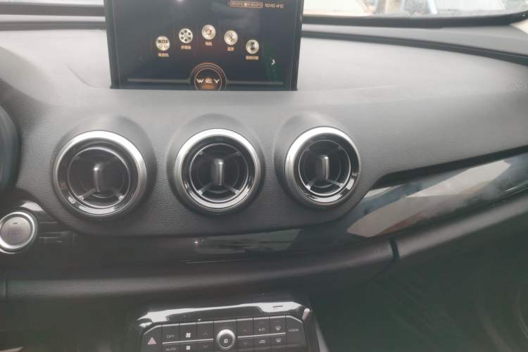 Used Wey VV7 2017 2.0T Flagship Model Audio And AC Panel