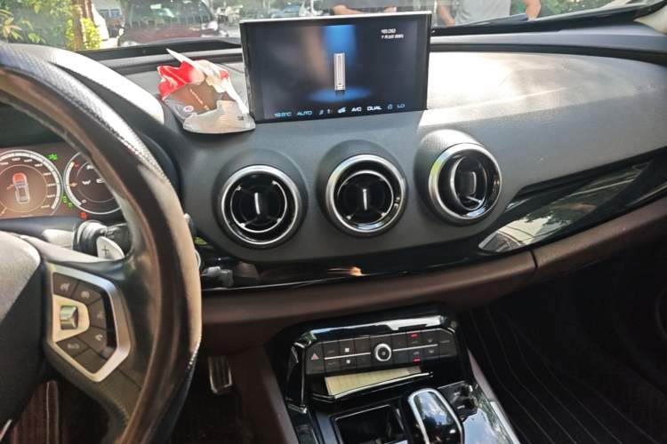 Used Wey VV7 2017 2.0T Flagship Model Audio And AC Panel