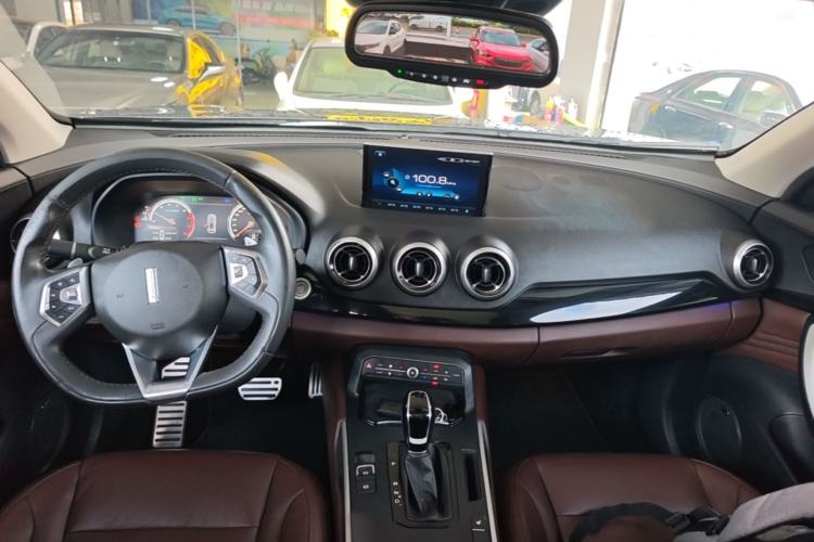 Used Wey VV7 2017 2.0T Flagship Model Center Console