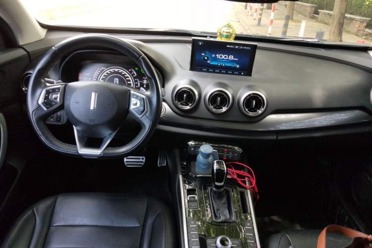 Used Wey VV7 2017 2.0T Flagship Model Center Console