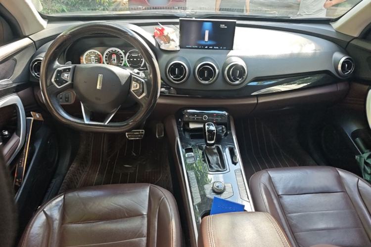 Used Wey VV7 2017 2.0T Flagship Model Center Console