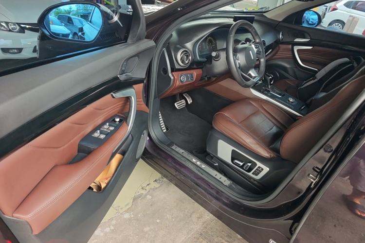 Used Wey VV7 2017 2.0T Flagship Model Driver Seat