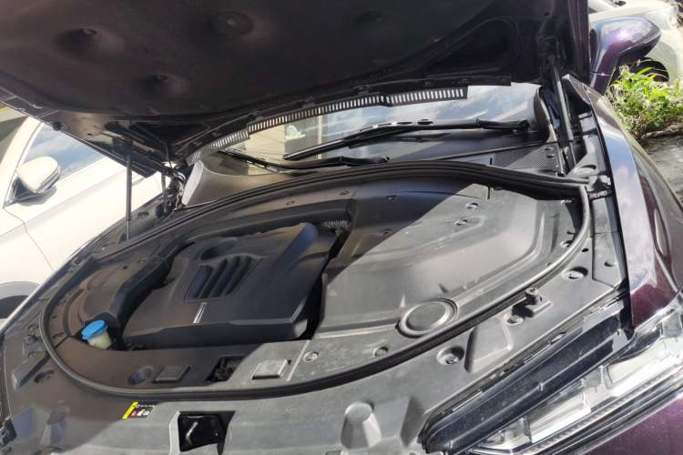 Used Wey VV7 2017 2.0T Luxury Model Engine Bay