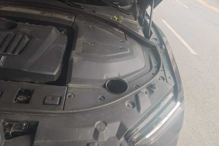 Used Wey VV7 2017 2.0T Flagship Model Engine Bay Left