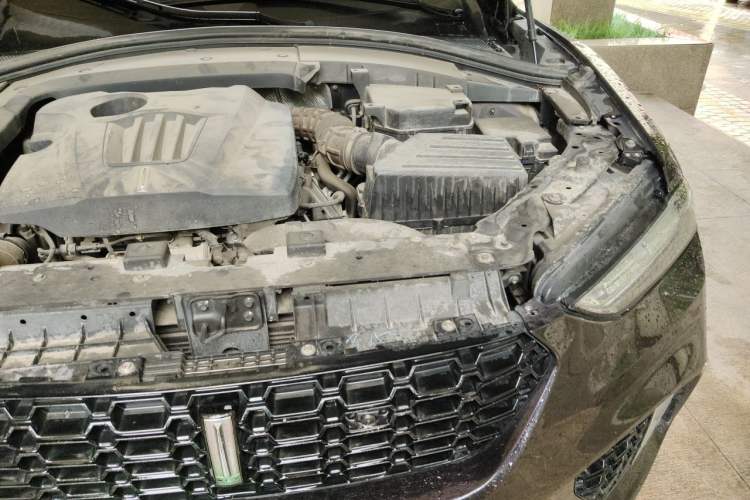 Used Wey VV7 2017 2.0T Ultra-Luxury Version Engine Bay Left