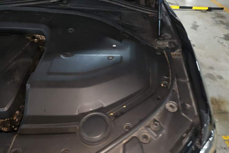 Used Wey VV7 2017 2.0T Ultra-Luxury Version Engine Bay Left
