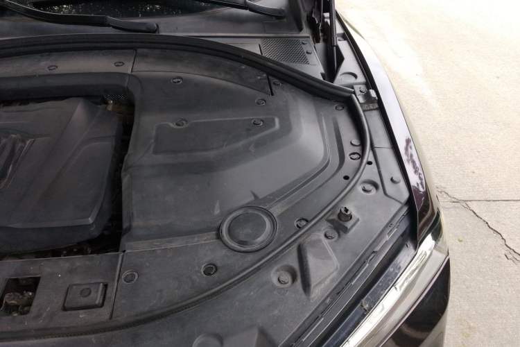 Used Wey VV7 2017 2.0T Flagship Model Engine Bay Left