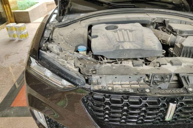 Used Wey VV7 2017 2.0T Ultra-Luxury Version Engine Bay Right
