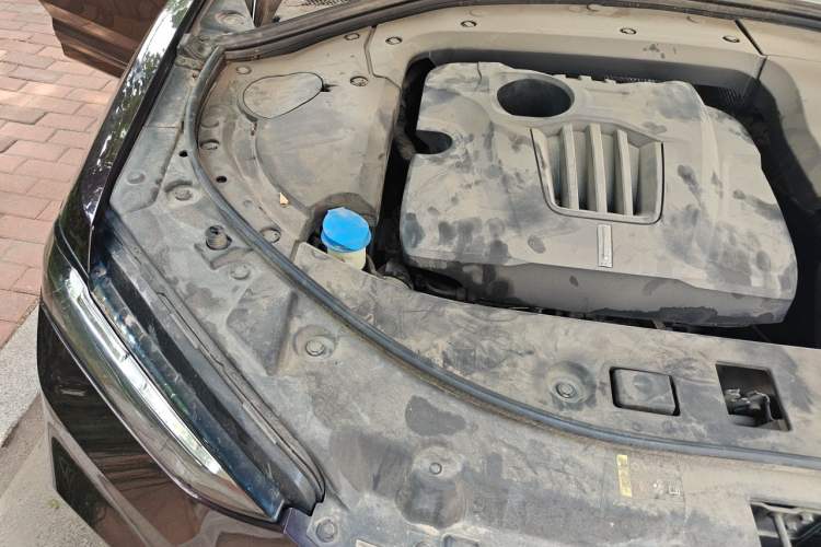 Used Wey VV7 2017 2.0T Flagship Model Engine Bay Right