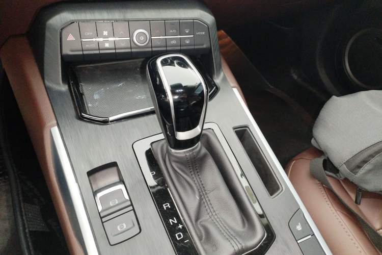 Used Wey VV7 2017 2.0T Flagship Model Gear Lever