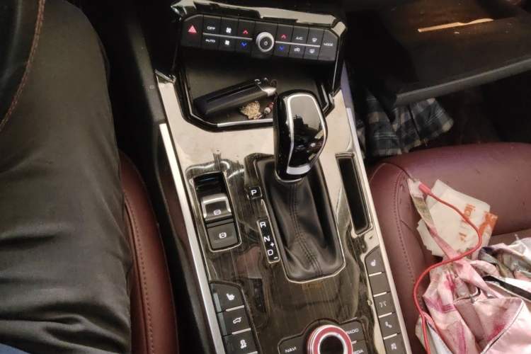 Used Wey VV7 2017 2.0T Ultra-Luxury Version Gear Lever