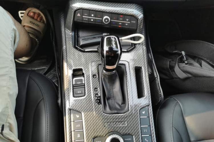 Used Wey VV7 2017 2.0T Flagship Model Gear Lever