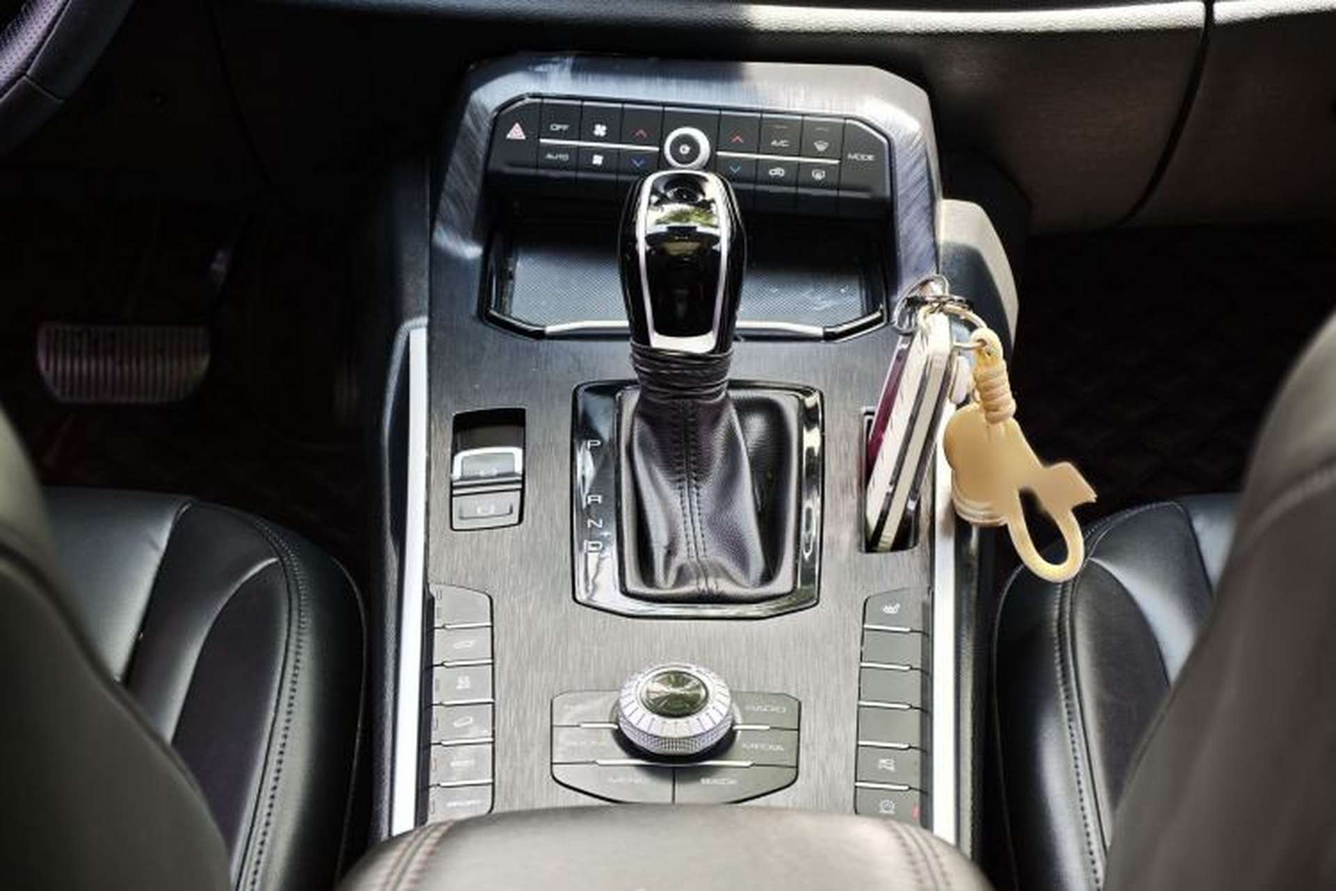 Used Wey VV7 2017 2.0T Ultra-Luxury Version Gear Lever