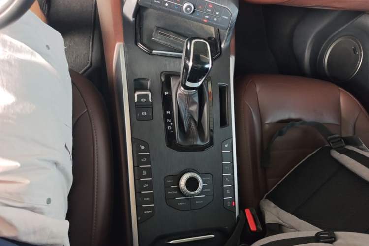 Used Wey VV7 2017 2.0T Flagship Model Gear Lever
