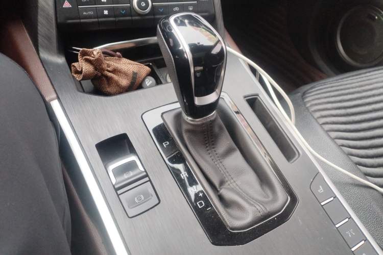 Used Wey VV7 2017 2.0T Flagship Model Gear Lever