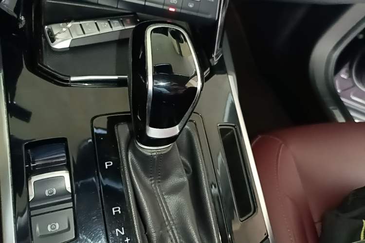 Used Wey VV7 2017 2.0T Flagship Model Gear Lever
