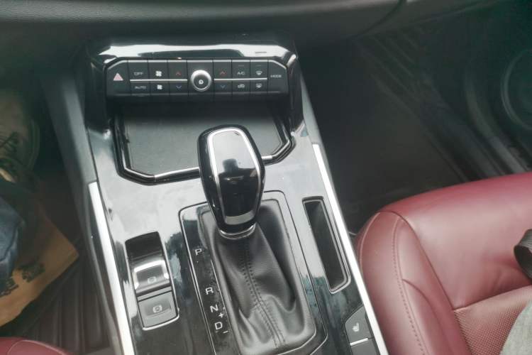 Used Wey VV7 2017 2.0T Flagship Model Gear Lever