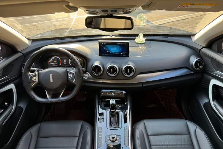 Used Wey VV7 2017 2.0T Luxury Model Interior 1