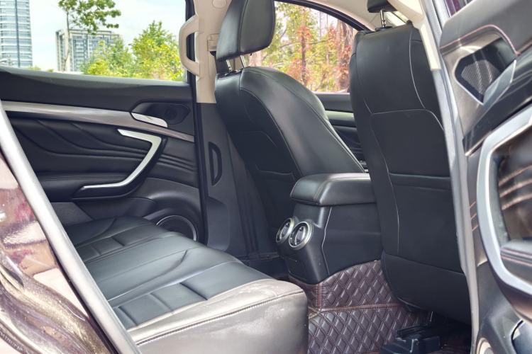 Used Wey VV7 2017 2.0T Ultra-Luxury Version Interior 2